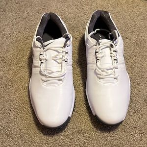 NIB Men's Nike Golf Air Rival III Golf Shoe, White/Grey, 9 628533 101